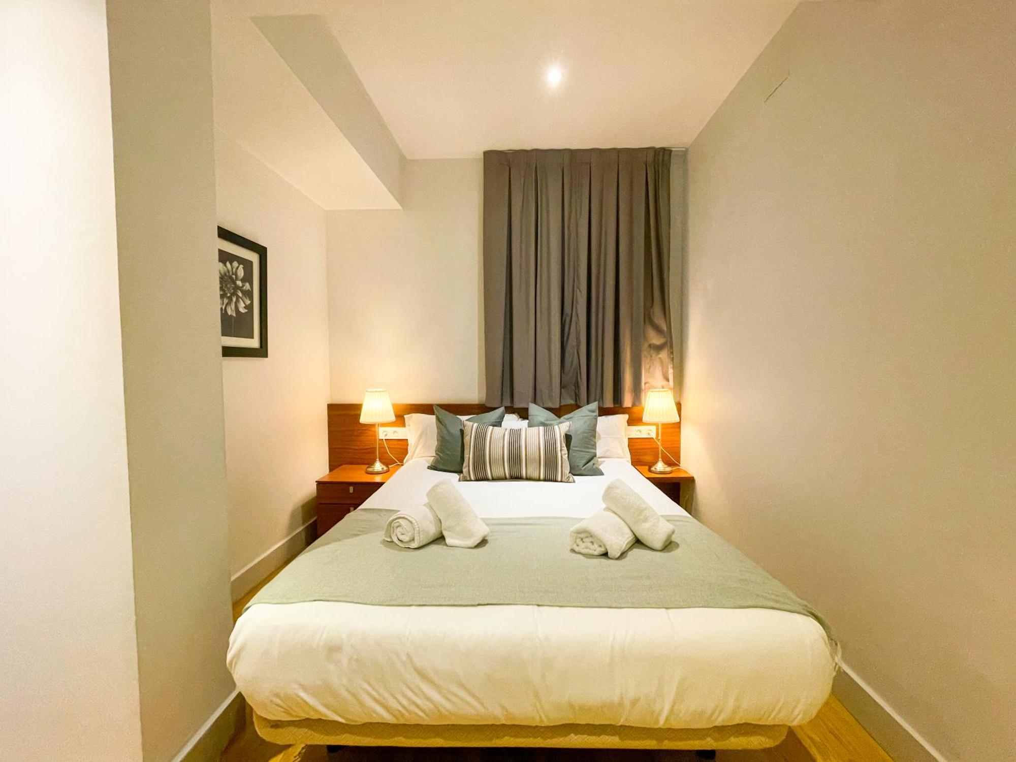 Boutique Pare Lainez- 2 Bedroom Sagrada Famlia With Balcony * Barcelona
