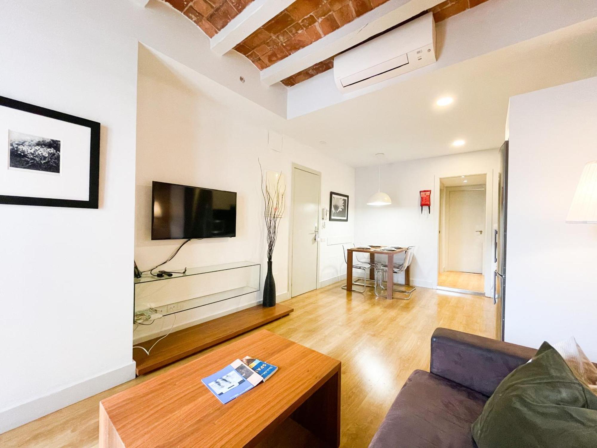 Boutique Pare Lainez- 2 Bedroom Sagrada Famlia With Balcony Apartment *