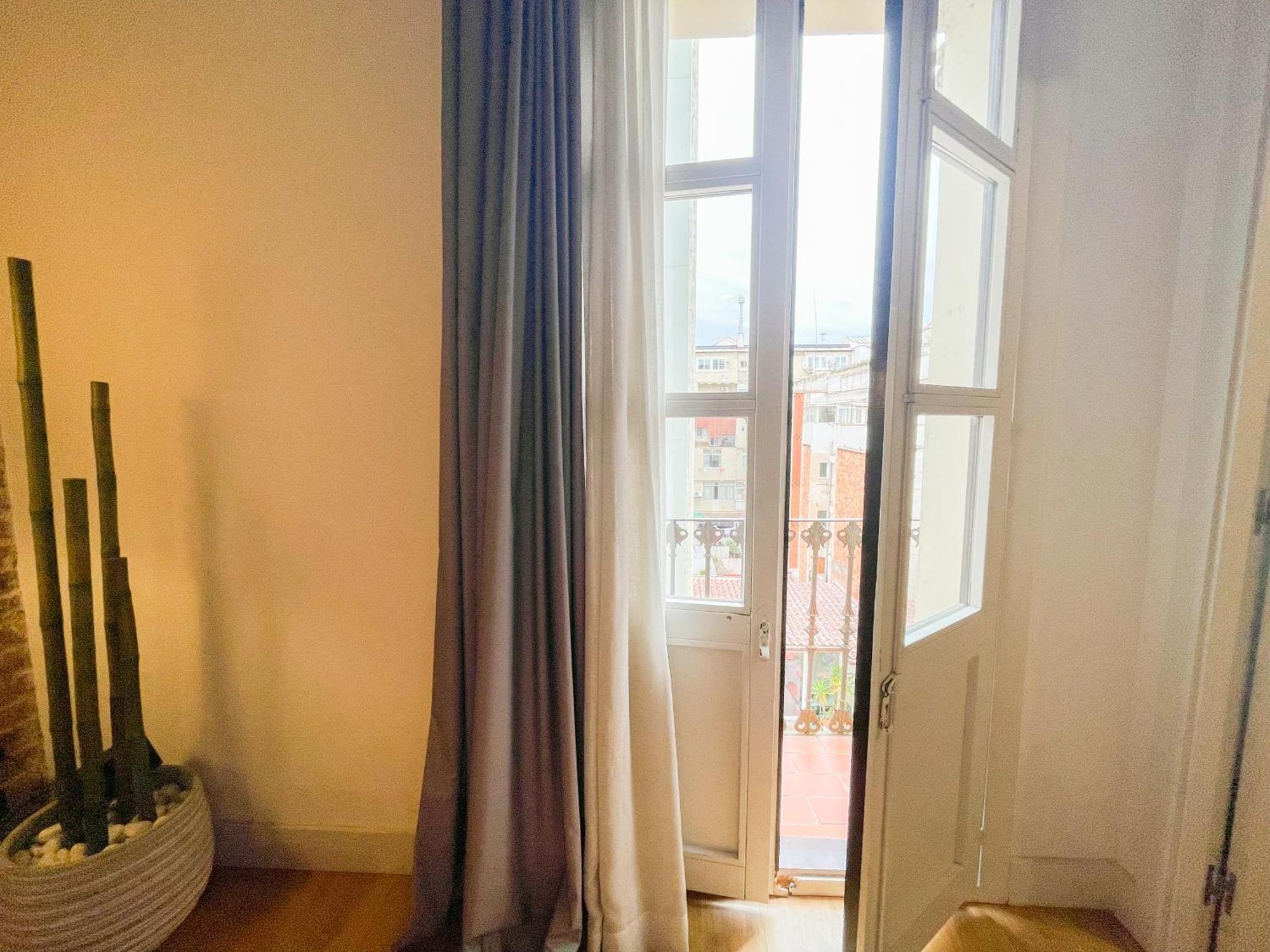 Boutique Pare Lainez- 2 Bedroom Sagrada Famlia With Balcony Apartment *