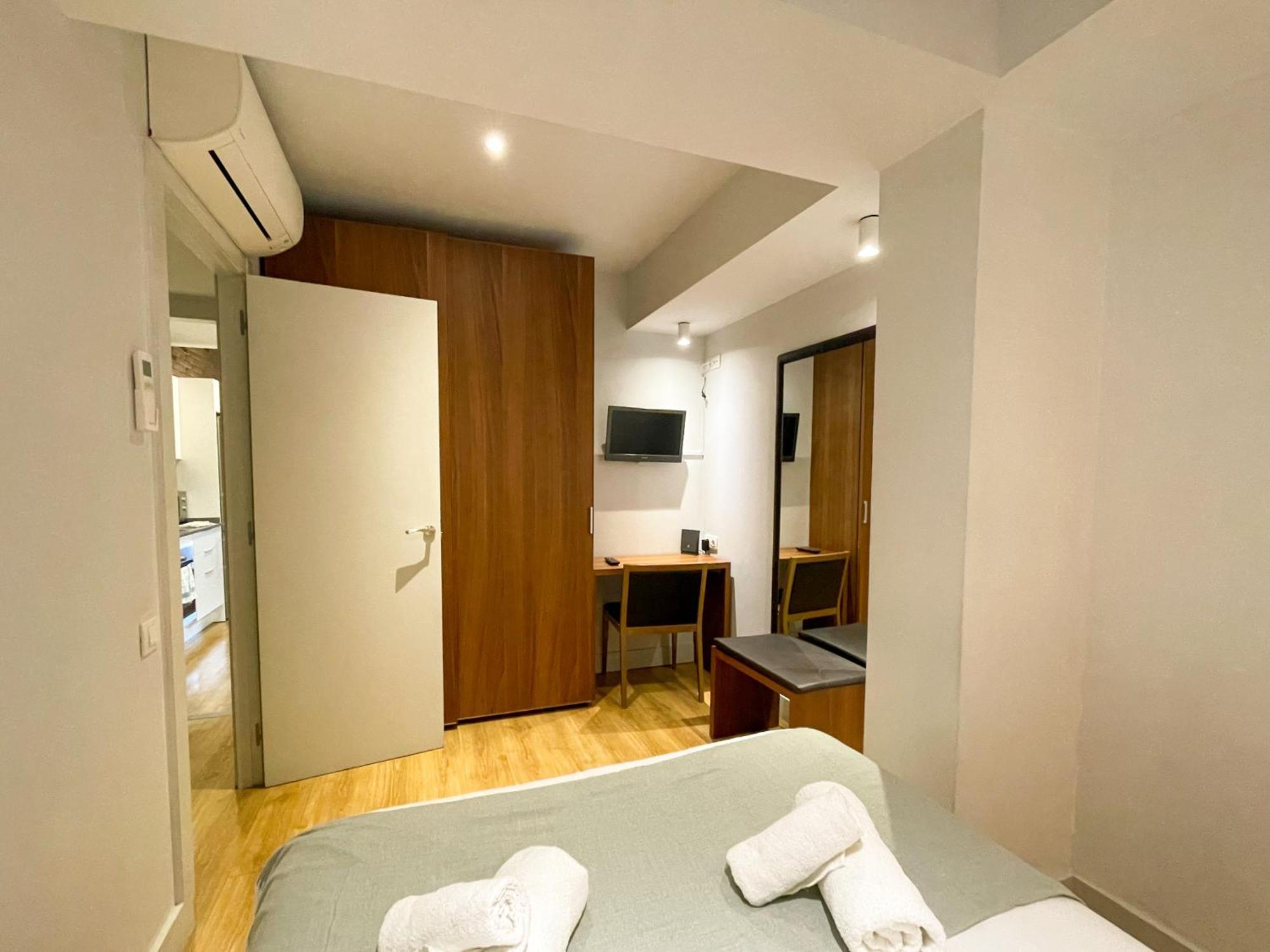 Boutique Pare Lainez- 2 Bedroom Sagrada Famlia With Balcony * Barcelona
