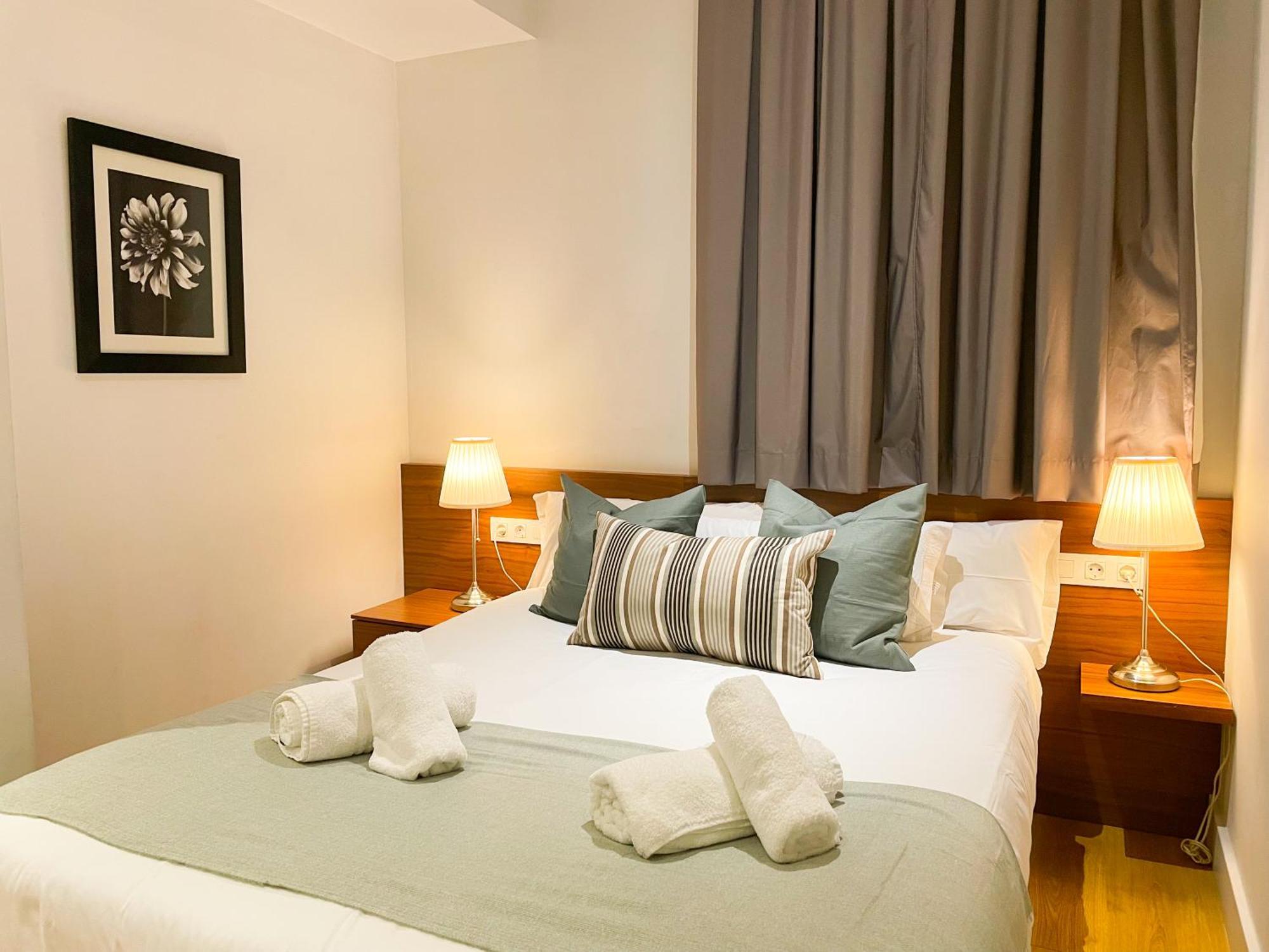 Boutique Pare Lainez- 2 Bedroom Sagrada Famlia With Balcony Apartment Barcelona